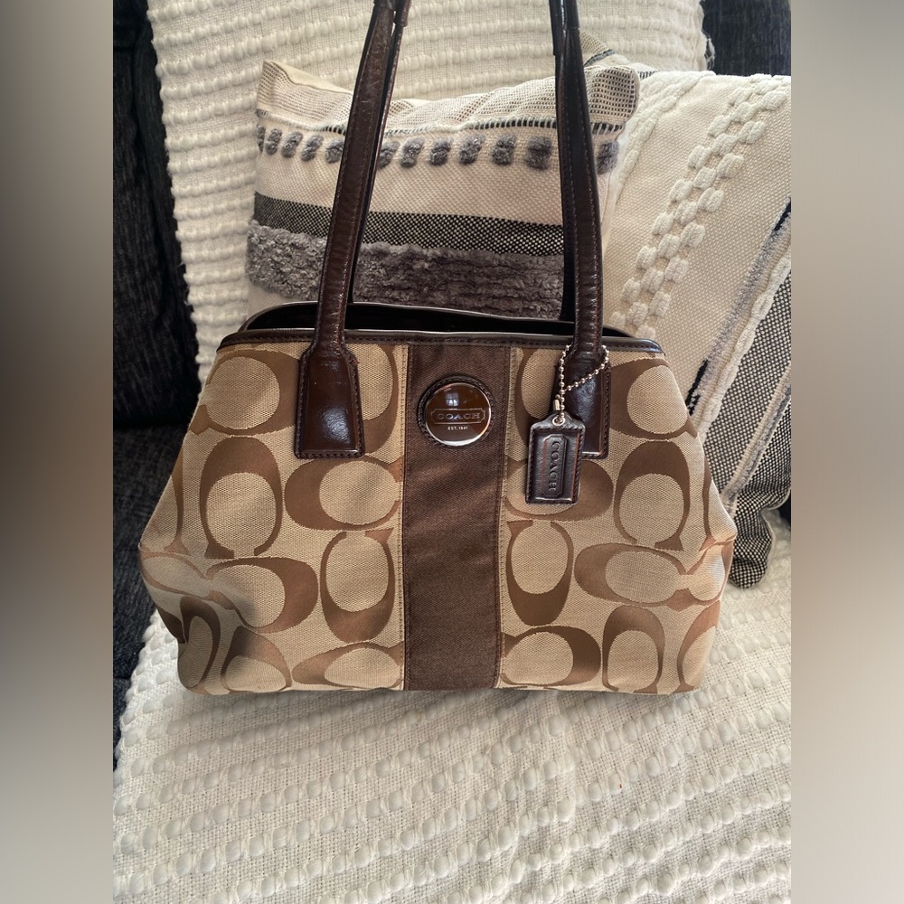 Vintage Coach Tan and Brown Signature Shoulder Bag - Picture 7 of 8